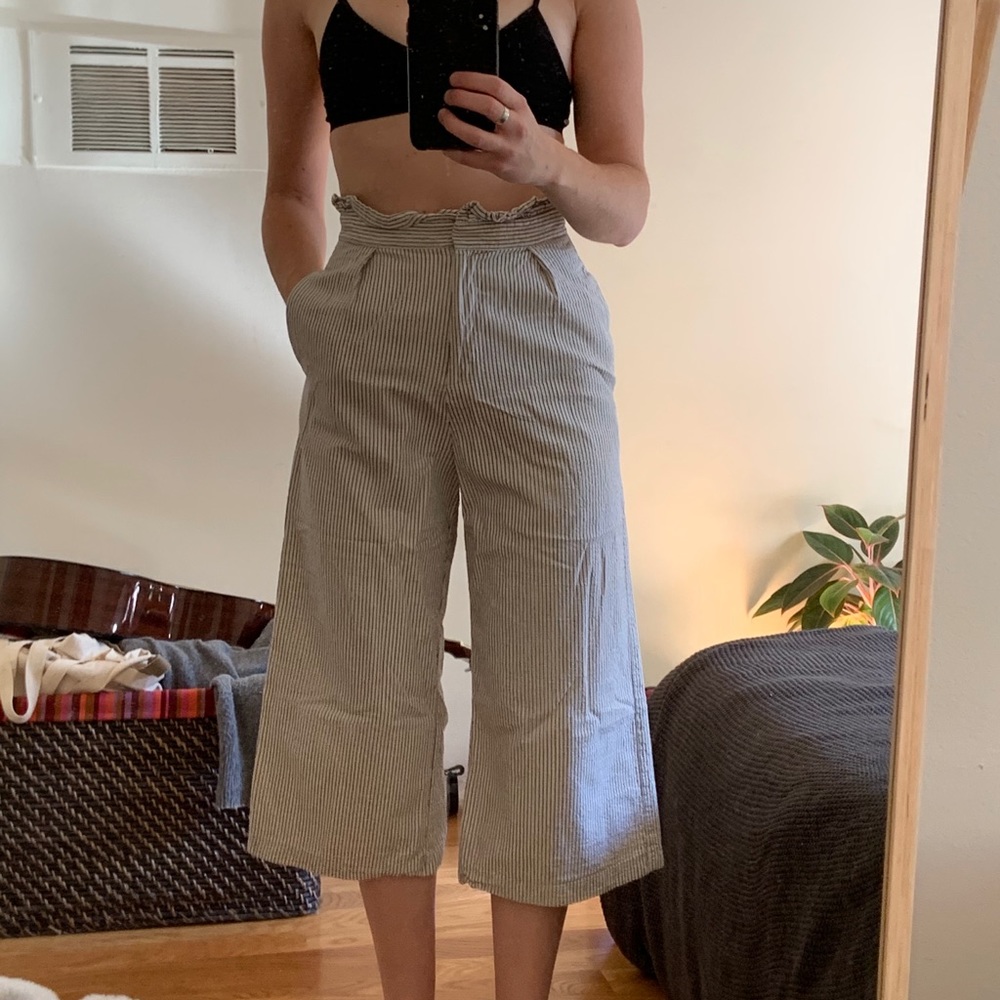 Pinstripe cropped pants